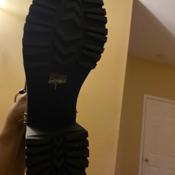 BOOTS - Picture 4 of 5